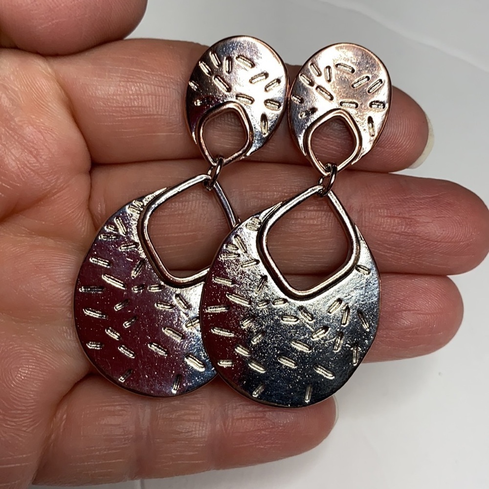 Vintage 90s silver‎ tone carved tear drop dangle pierced earrings OS